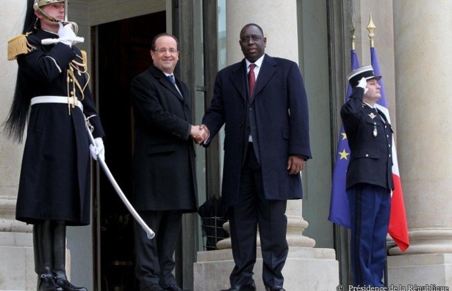 L’Ucad s’embrase, Ebola frappe à nos portes, la Crei s’enflamme, l’hivernage tarde… Macky Sall se pavane à Toulon