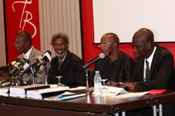 Communiqué-Les avocats de Karim Wade accusent Macky Sall et Sidiki Kaba d'exercer la pression sur la Cour suprême Communiqué-Les avocats de Karim Wade accusent Macky Sall et Sidiki Kaba d'exercer la pression sur la Cour suprême