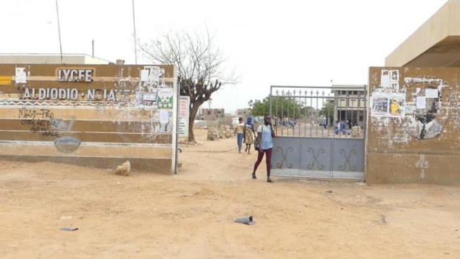 Le lycée Waldiodio Ndiaye au bord de la ruine Le lycée Waldiodio Ndiaye au bord de la ruine