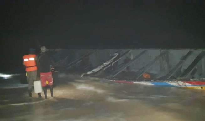 Saint-Louis: 19 migrants s'échouent à la plage de Goxu Mbacc Saint-Louis: 19 migrants s'échouent à la plage de Goxu Mbacc