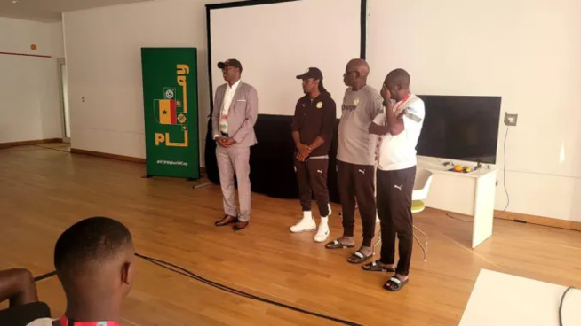 Avant le match face au Qatar, le ministre des Sports a parlé aux joeurs Avant le match face au Qatar, le ministre des Sports a parlé aux joeurs