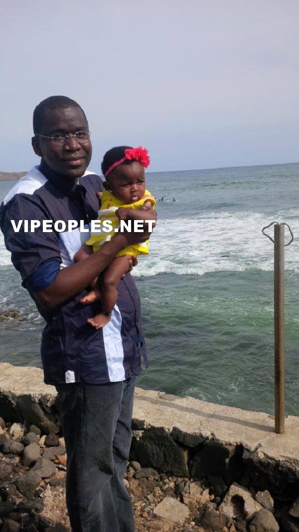Le Docteur Aliou Sow joue le rôle de baby-sitter