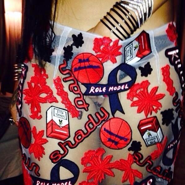 RIHANNA : Elle se prend en photo en train de se toucher ! RIHANNA : Elle se prend en photo en train de se toucher !