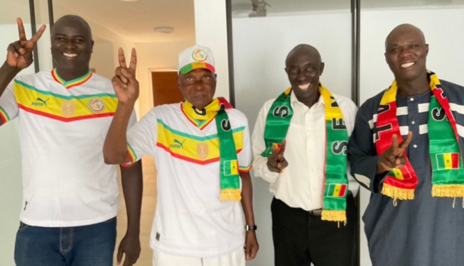 Sénégal-Equateur : le président Abdoulaye Wade, en mode 12ième Gaïndé derrière les Lions Sénégal-Equateur : le président Abdoulaye Wade, en mode 12ième Gaïndé derrière les Lions