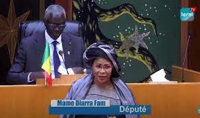 Agriculture : Mame Diarra Fam porte le plaidoyer pour la revalorisation des femmes et s’indigne du dérisoire prix de l’arachide Agriculture : Mame Diarra Fam porte le plaidoyer pour la revalorisation des femmes et s’indigne du dérisoire prix de l’arachide