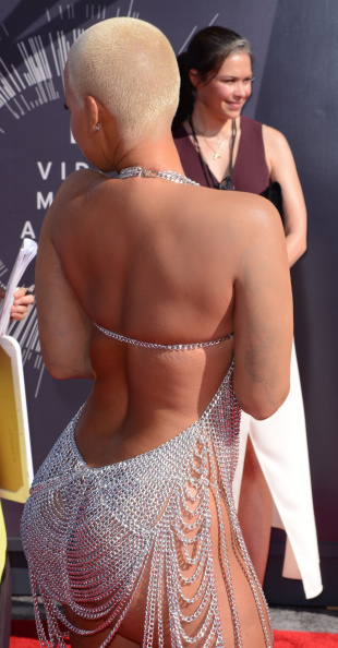 Photos: Amber Rose arrive quasiment nue aux MTV Video Music Awards 2014. Regardez