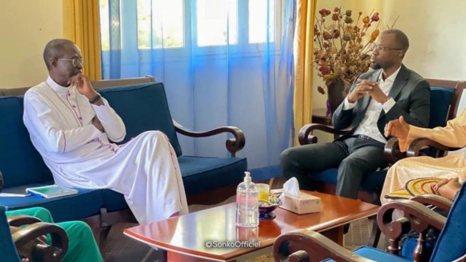 A quelques heures de sa confrontation avec Adji Sarr, Sonko reçu par Monseigneur Benjamin Ndiaye A quelques heures de sa confrontation avec Adji Sarr, Sonko reçu par Monseigneur Benjamin Ndiaye