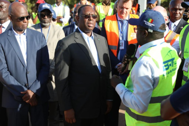 Descente surprise : Le président Macky Sall en visite sur le chantier du BRT à l'instant Descente surprise : Le président Macky Sall en visite sur le chantier du BRT à l'instant