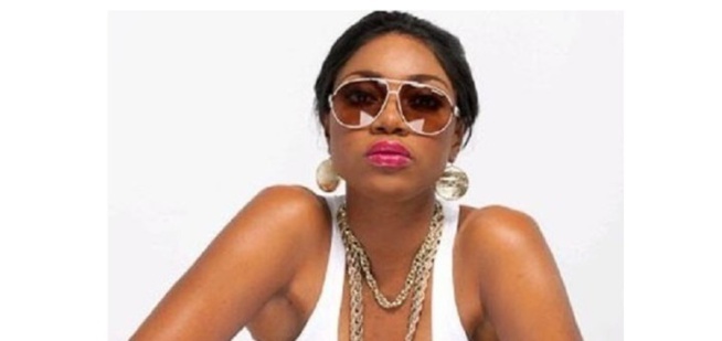 (Photos) Yvonne Nelson explique les désavantages de sa taille et pourquoi elles est toujours en bikini