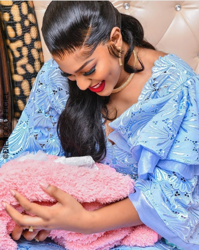 Admirez les belles photos du baptême de la journaliste Néné Aïcha de la Sentv Admirez les belles photos du baptême de la journaliste Néné Aïcha de la Sentv