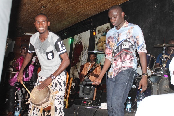 Images: Pape Diouf enflamme le just 4 u tous les vendredi Images: Pape Diouf enflamme le just 4 u tous les vendredi