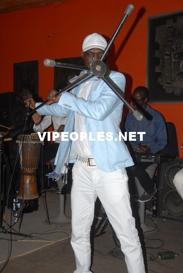 Reprise de "La maladie d'amour" : Quand Michel Sardou parle de d'Alioune Mbaye Nder Reprise de "La maladie d'amour" : Quand Michel Sardou parle de d'Alioune Mbaye Nder