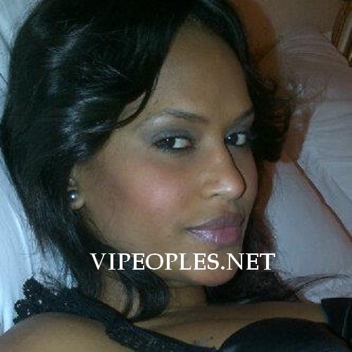 Voici la charmante vidéogirl Fara Assy Voici la charmante vidéogirl Fara Assy