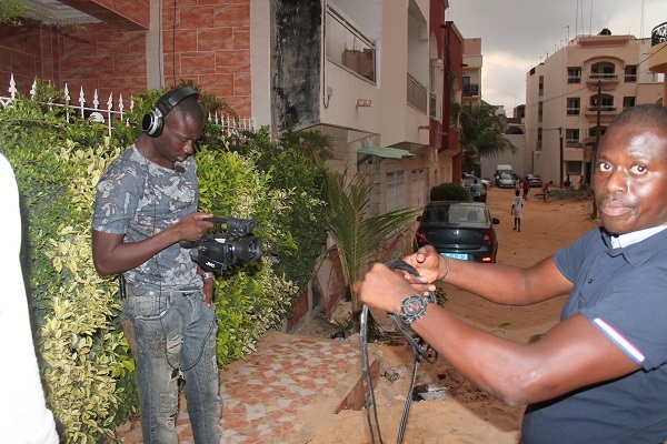 Les enfants de Mini Boss rendent visite au nouveau roi du "mbalakh" Les enfants de Mini Boss rendent visite au nouveau roi du "mbalakh"