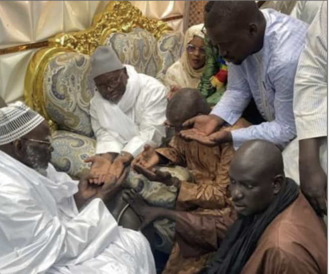Touba : Le collectif ‘’Jamm a Gen 3ème mandat' reçu par le Khalife général des mourides Touba : Le collectif ‘’Jamm a Gen 3ème mandat' reçu par le Khalife général des mourides
