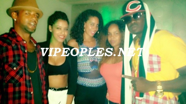 Le rappeur Nigga Jah en toute complicité avec Karina Tavarez Le rappeur Nigga Jah en toute complicité avec Karina Tavarez