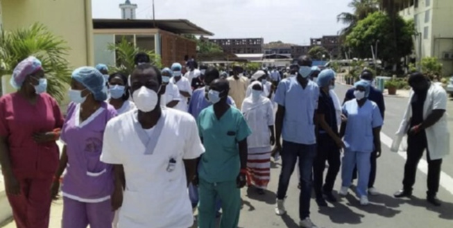 Sit-in à l’hôpital Amadou Sakhir Ndiéguène de Thiès : 51 millions FCfa de primes réclamés à l’Etat Sit-in à l’hôpital Amadou Sakhir Ndiéguène de Thiès : 51 millions FCfa de primes réclamés à l’Etat