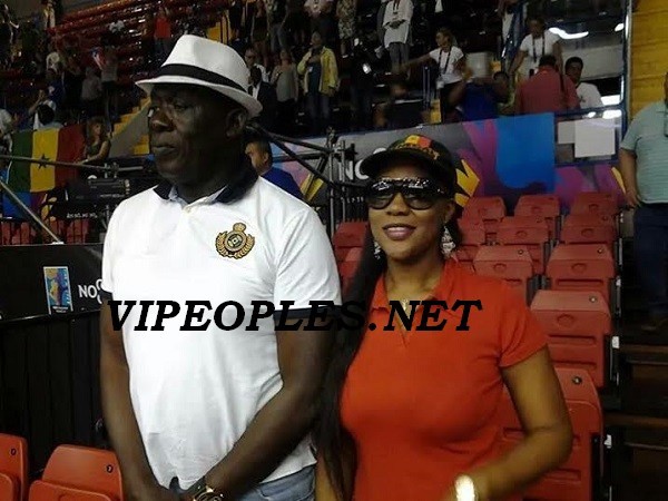 Baba Tandian et sa 3éme" Kani Ngegn" au stade pour supporter les lions du basket Baba Tandian et sa 3éme" Kani Ngegn" au stade pour supporter les lions du basket