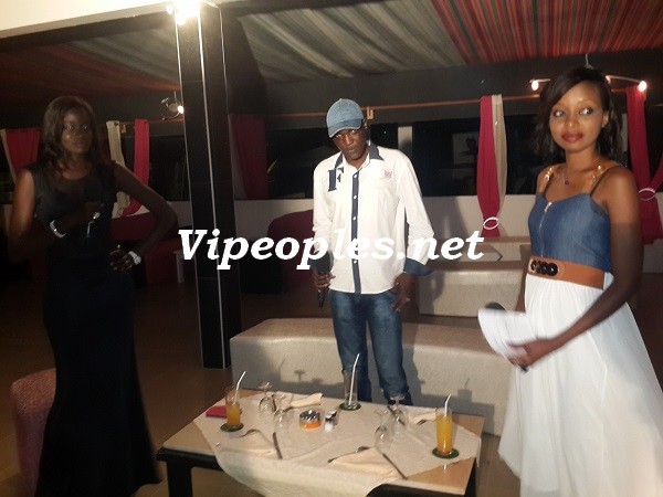 L' équipe de 100% buzz reçoit Alioune Mbaye Nder et Guigui L' équipe de 100% buzz reçoit Alioune Mbaye Nder et Guigui