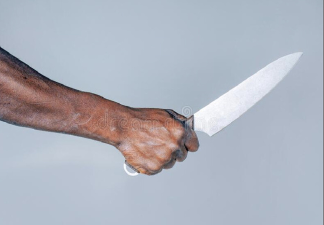 Soupçon d’une liaison amoureuse entre son épouse et son collègue : Un enseignant lui assène un coup de couteau à la nuque Soupçon d’une liaison amoureuse entre son épouse et son collègue : Un enseignant lui assène un coup de couteau à la nuque