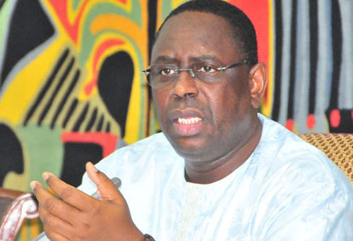 Claf au Palais : Farba Ngom insulte Abou Lô, Macky Sall attaque et cogne son griot (Leral) Claf au Palais : Farba Ngom insulte Abou Lô, Macky Sall attaque et cogne son griot (Leral)