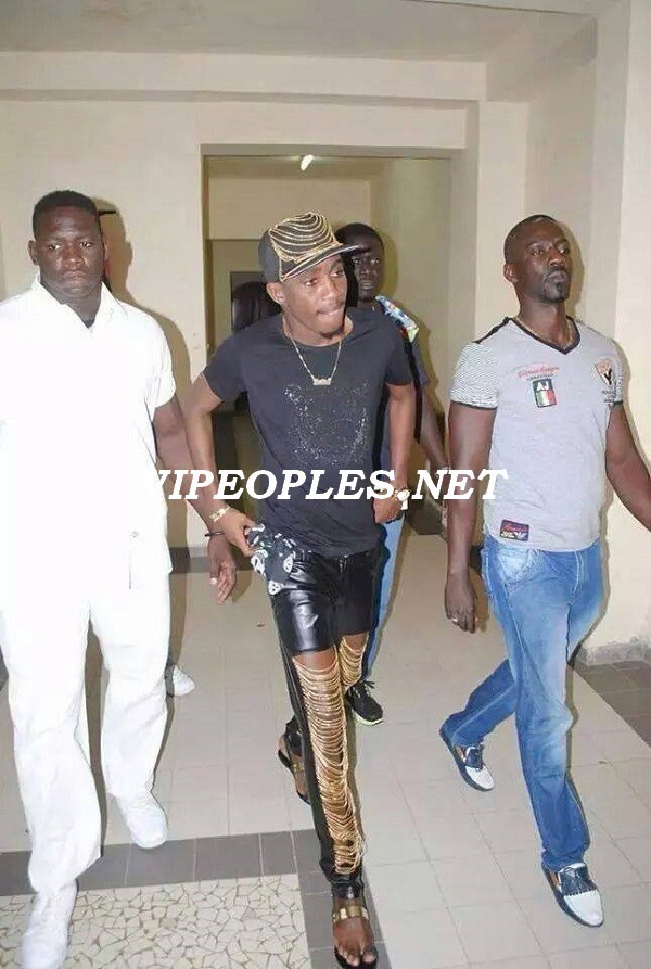 7 Photos: L'habillement ouf de Waly Seck. Regardez
