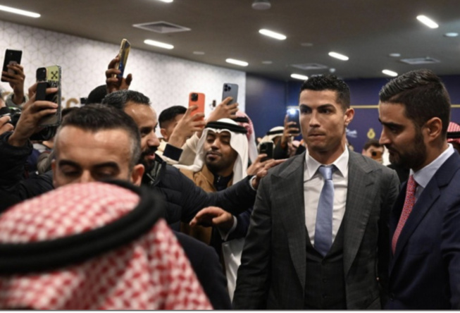 Ronaldo présenté à Al Nassr : "Ce contrat est unique, parce que je suis un joueur unique" Ronaldo présenté à Al Nassr : "Ce contrat est unique, parce que je suis un joueur unique"