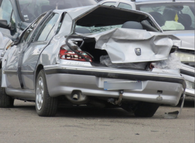 Petite Côte : Un conducteur de voiture 4x4 s’enfuit après avoir percuté gravement un véhicule, qui a fait 3 tonneaux Petite Côte : Un conducteur de voiture 4x4 s’enfuit après avoir percuté gravement un véhicule, qui a fait 3 tonneaux