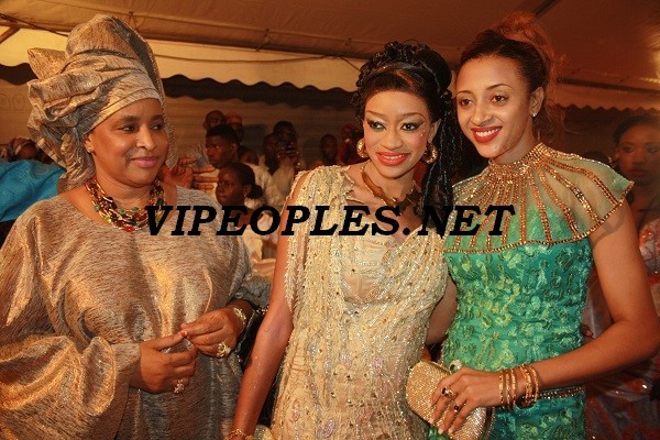 Kiné Badiane entourée de la maman et de l'épouse de Waly Kiné Badiane entourée de la maman et de l'épouse de Waly