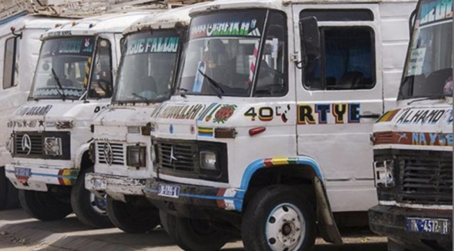 Hausse des prix du carburant: les transporteurs menacent de paralyser le secteur Hausse des prix du carburant: les transporteurs menacent de paralyser le secteur