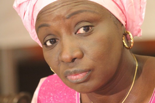 Mimi Touré pas d’accord sur le retour du Sénat:  » Cela nous coûte 4 milliards et c’est beaucoup d’argent »