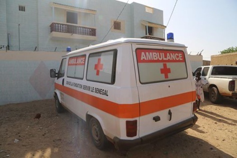 Marième Faye Sall offre une ambulance à la communauté rurale de Doumga Lao Marième Faye Sall offre une ambulance à la communauté rurale de Doumga Lao
