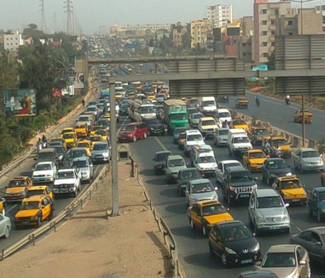 Voitures des années 50 et 60 : Des R10 et R4 toujours en circulation à Dakar Voitures des années 50 et 60 : Des R10 et R4 toujours en circulation à Dakar