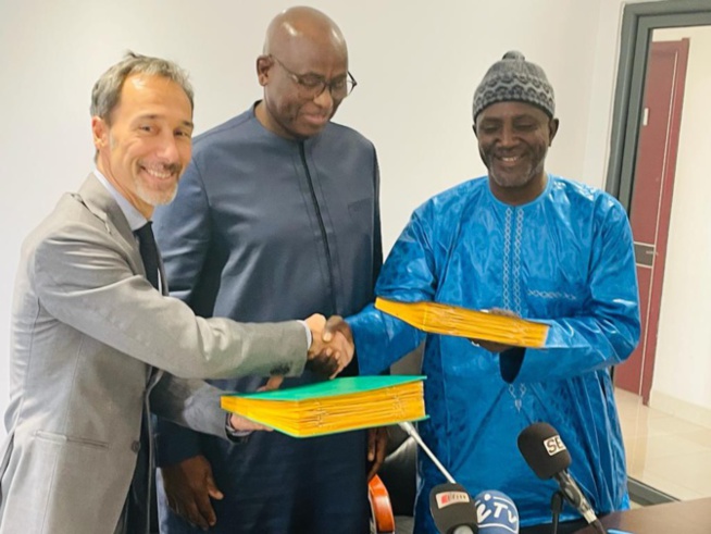 Sénégal : Le FIDA et le CNCR signent un accord de don pour l’amélioration des revenus des femmes et des jeunes entrepreneurs avicoles villageois Sénégal : Le FIDA et le CNCR signent un accord de don pour l’amélioration des revenus des femmes et des jeunes entrepreneurs avicoles villageois