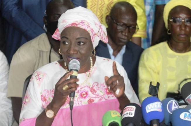 Aminata Touré dans tous ses états «Marine Le Pen n'aurait jamais dû être autorisée à fouler le sol sénégalais» Aminata Touré dans tous ses états «Marine Le Pen n'aurait jamais dû être autorisée à fouler le sol sénégalais»