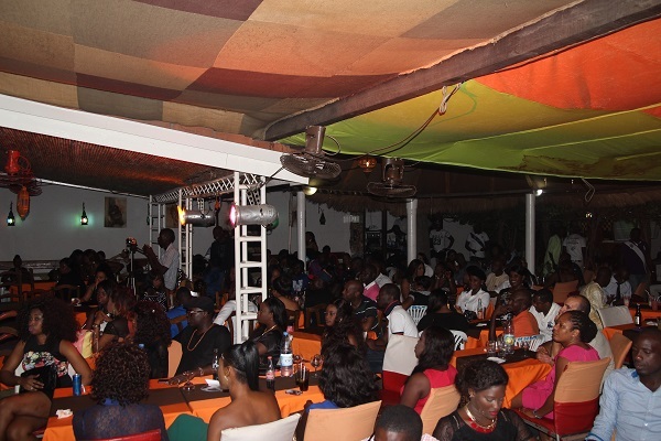 "RAKAJOU SHOW" Pape Diouf innode le just 4 u