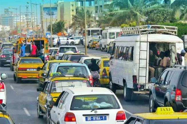Grève des transporteurs routiers : Mansour Faye reçoit Alassane Ndoye et Cie lundi, les 5 chauffeurs grévistes déférés au parquet Grève des transporteurs routiers : Mansour Faye reçoit Alassane Ndoye et Cie lundi, les 5 chauffeurs grévistes déférés au parquet
