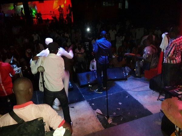 Pape Diouf et sa génération consciente: 100% ambiance au Thiossane Pape Diouf et sa génération consciente: 100% ambiance au Thiossane
