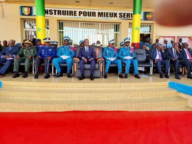 Cérémonie de sortie de la 46e promotion de la Police, présidée par le ministre de l'Intérieur, Antoine Félix Diome Cérémonie de sortie de la 46e promotion de la Police, présidée par le ministre de l'Intérieur, Antoine Félix Diome