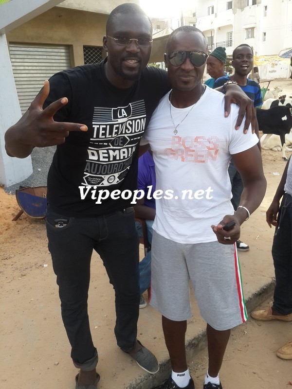 Moustapha Diop de Sen Art Vision en compagnie du manager de Papis Demba Cissé