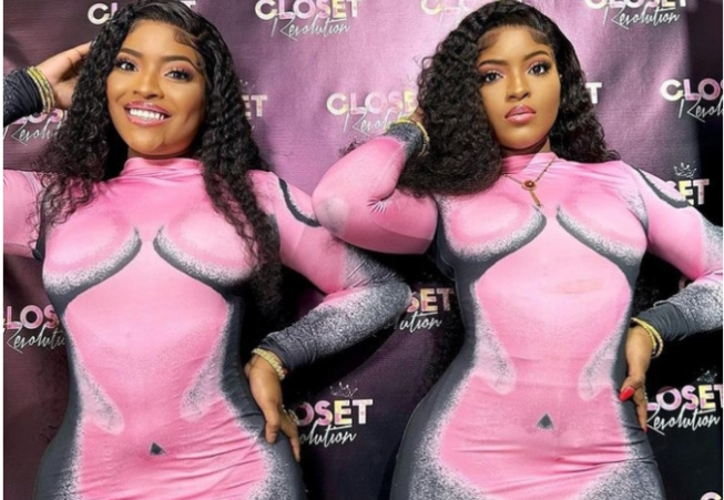 Robes moulantes et très sexy, les jumelles de Mame Boye Diao choquent la toile Robes moulantes et très sexy, les jumelles de Mame Boye Diao choquent la toile