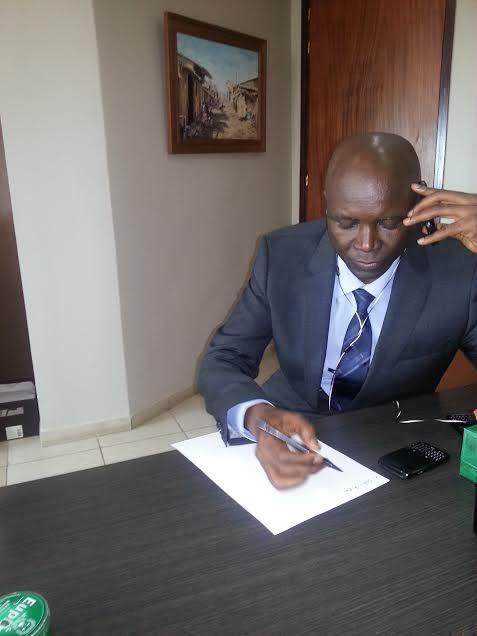 Inconditionnel ami du Président Macky Sall : Harouna Dia toujours scotché à son téléphone Inconditionnel ami du Président Macky Sall : Harouna Dia toujours scotché à son téléphone