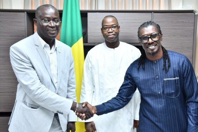 Maintien de Aliou Cissé : La position divisée d’Augustin Senghor et d’Abdoulaye Sow Maintien de Aliou Cissé : La position divisée d’Augustin Senghor et d’Abdoulaye Sow