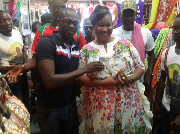 15 Photos: Caravane de la sortie de l'album "Rakadiou" de Pape Diouf ce 1er octobre 15 Photos: Caravane de la sortie de l'album "Rakadiou" de Pape Diouf ce 1er octobre