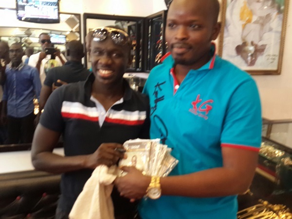 15 Photos: Caravane de la sortie de l'album "Rakadiou" de Pape Diouf ce 1er octobre 15 Photos: Caravane de la sortie de l'album "Rakadiou" de Pape Diouf ce 1er octobre