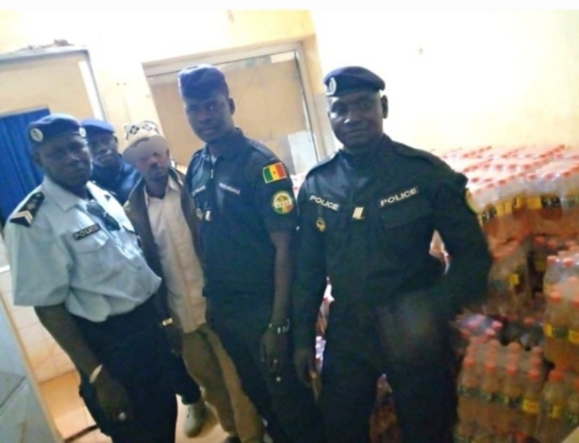 Commercialisation de boissons en provenance de la Guinée : La Police des frontières saisit 3 600 unités prohibées Commercialisation de boissons en provenance de la Guinée : La Police des frontières saisit 3 600 unités prohibées