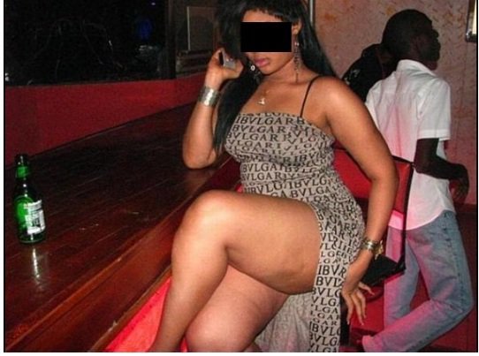 La prostituée subtilise l’argent de son client malien et le dissimule dans son slip