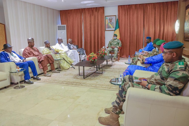 Mali : Cheikh Mahi Ibrahima Niass Reçu par le colonel Goïta Mali : Cheikh Mahi Ibrahima Niass Reçu par le colonel Goïta