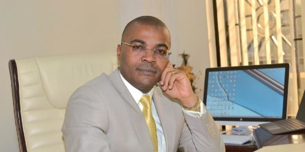 Présidence de l'Association des banques de l'Afrique de l'Ouest : Thierno Seydou Nourou Sy passe la main au Dr Guy Laurent Fondjo Présidence de l'Association des banques de l'Afrique de l'Ouest : Thierno Seydou Nourou Sy passe la main au Dr Guy Laurent Fondjo