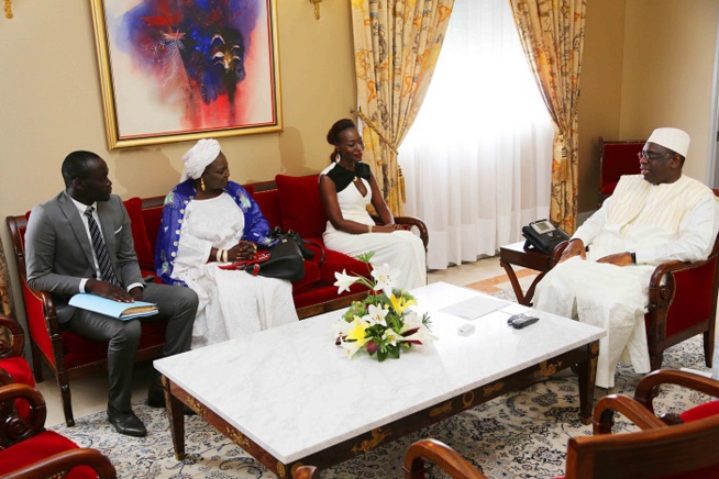 Audience: La Diva Coumba Gawlo reçue par le Président Macky Sall Audience: La Diva Coumba Gawlo reçue par le Président Macky Sall